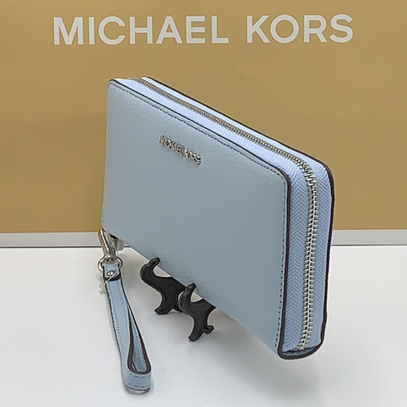 MICHAEL KORS LARGE TRAVEL CONTINENTAL WRISTLET WALLET PALE OCEAN COLOR - Picture 10 of 14